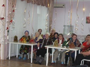 29 декабря в Краснодарском комплексном центре социального обслуживания населения Центрального округа (Социальный приют для пенсионеров «Берег»),"Синяя птица" поздравляла пожилых людей с наступающим Новым годом