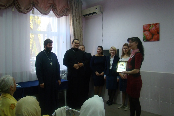 20 октября священнослужители и певчие Свято-Сергиевского храма посетили "Краснодарский комплексный центр социального обслуживания населения Центрального округа"