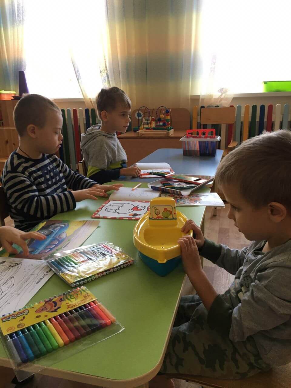Коррекционные детские сады. Дети коррекционная педагогика. Коррекционный детский сад в ленинск-кузнецкий. Коррекционный детский сад. Детский сад матрешка южно-сахалинск.